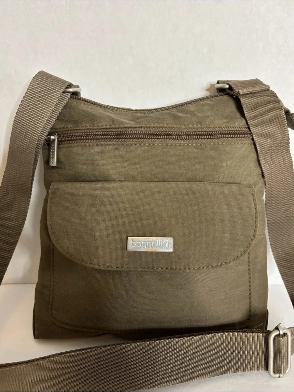 Baggallini Olive Green Messenger Crossbody Bag
